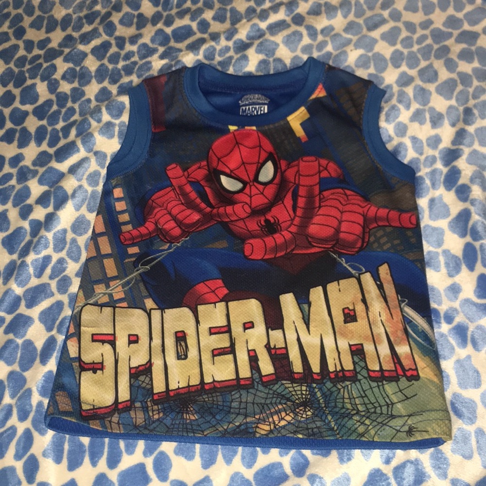 💥Spider Man shirt size 2t in perfect condition 💎